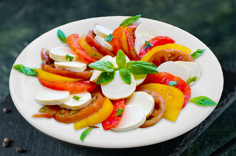 Salade de tomates colorées, Bûche Végé et basilic frais